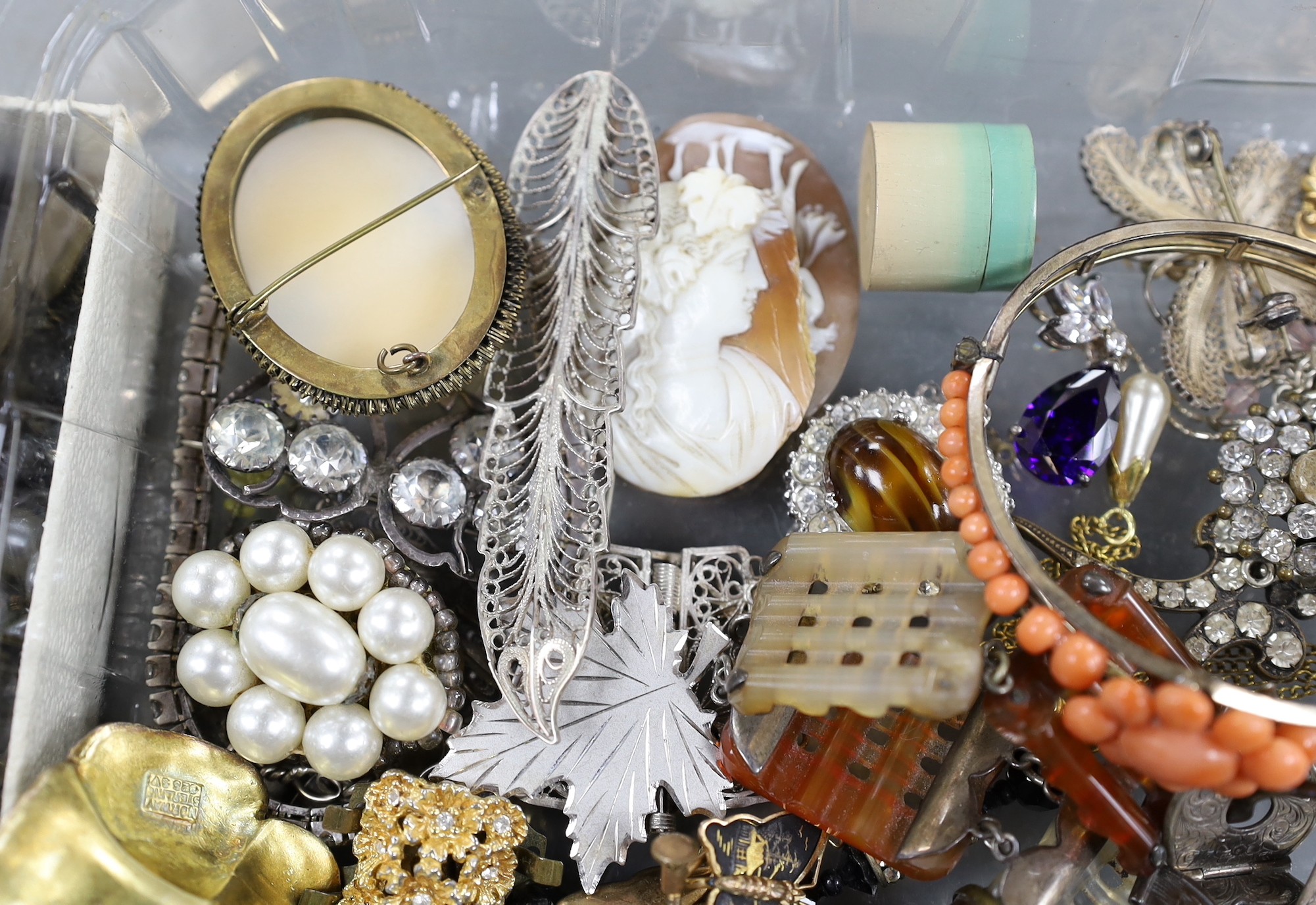 Assorted jewellery including sterling charm bracelet, Norwegian gilt sterling and enamel flower head brooch, a pair of mixed metal butterfly ear clips, costume etc.